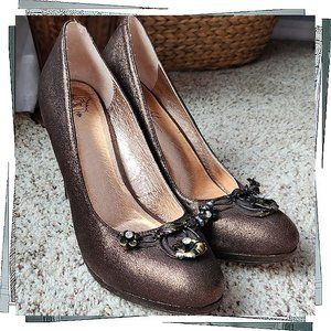 Bronze, Textured, Leather Heels w Metal Flowers & Rhinestones (7) Miss Albright